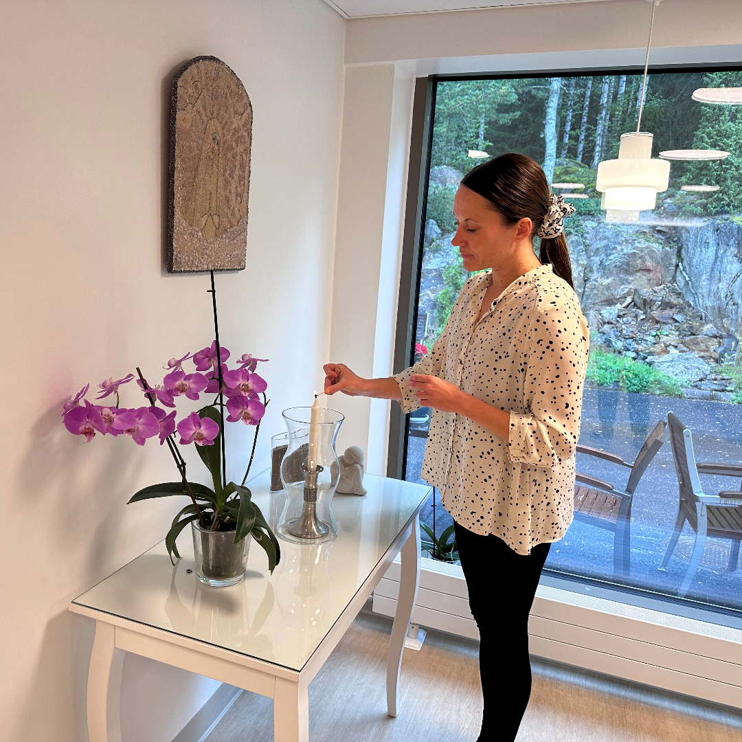 muistokynttilän_sytytys_2_1080x1080